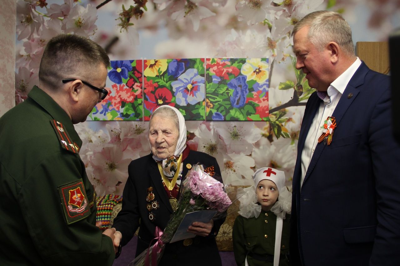 Зәйдә Бөек Ватан сугышы ветераннары һәм тыл хезмәтчәннәренә Җиңү көне уңаеннан бүләкләр тапшырыла