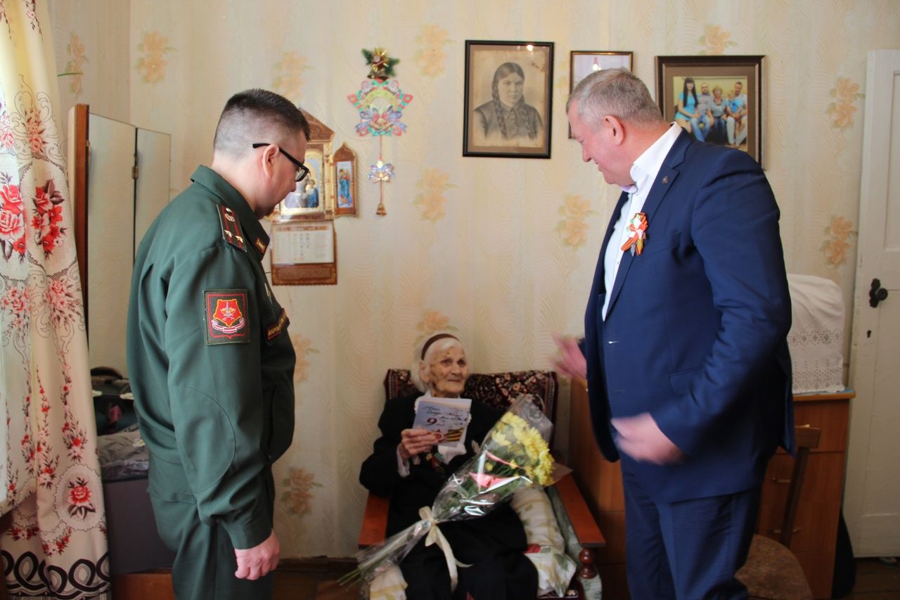 Зәйдә Бөек Ватан сугышы ветераннары һәм тыл хезмәтчәннәренә Җиңү көне уңаеннан бүләкләр тапшырыла