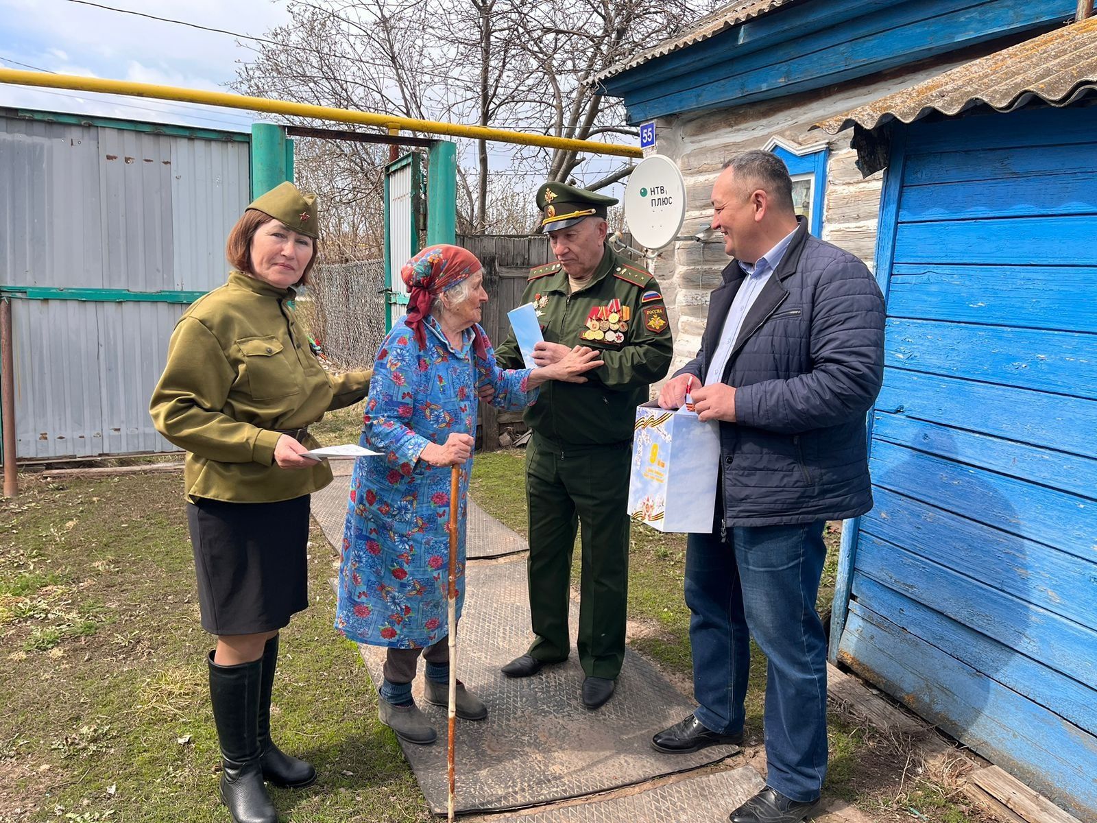 Труженицы тыла села Светлое Озеро принимают поздравления на дому