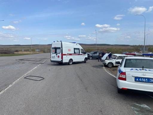 В Заинске на перекрестке произошло столкновение двух автомобилей