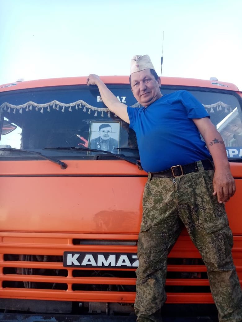 Внук деда-победителя Панфила Журавлева выставил его фото на КамАЗе