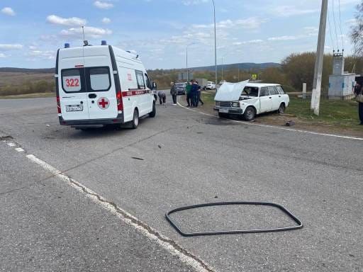 Зәйдә ике автомобиль бәрелешкән