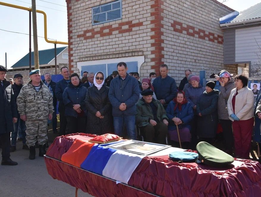 Жители Заинского района простились с участником спецоперации Алексеем Агашкиным