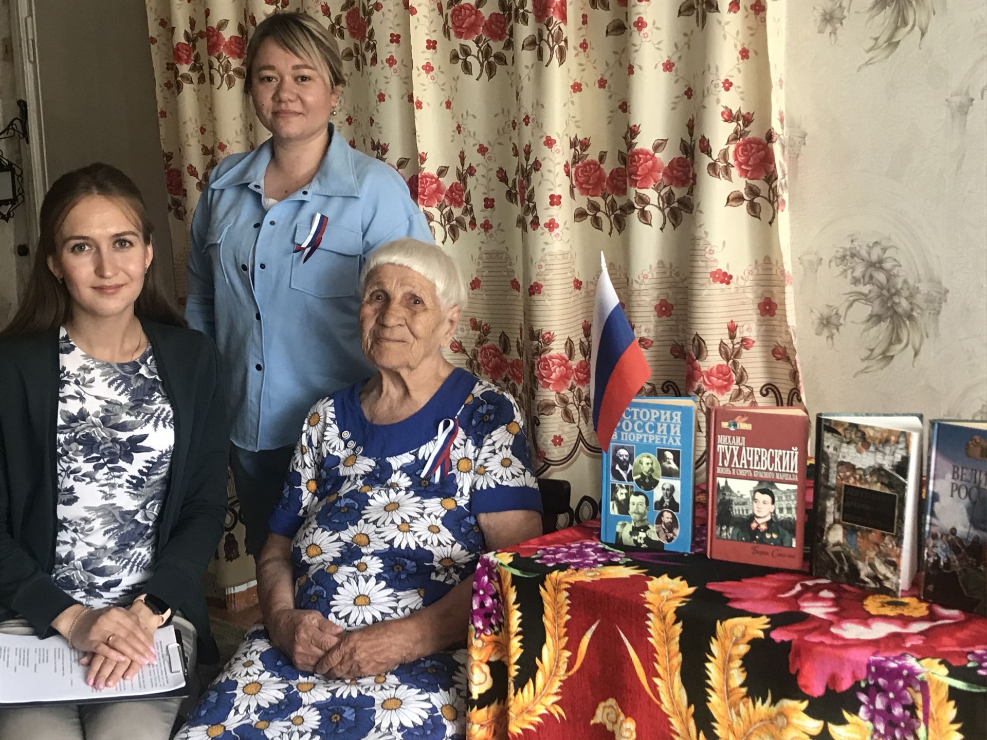 В Заинске поздравили пенсионеров с Днем России
