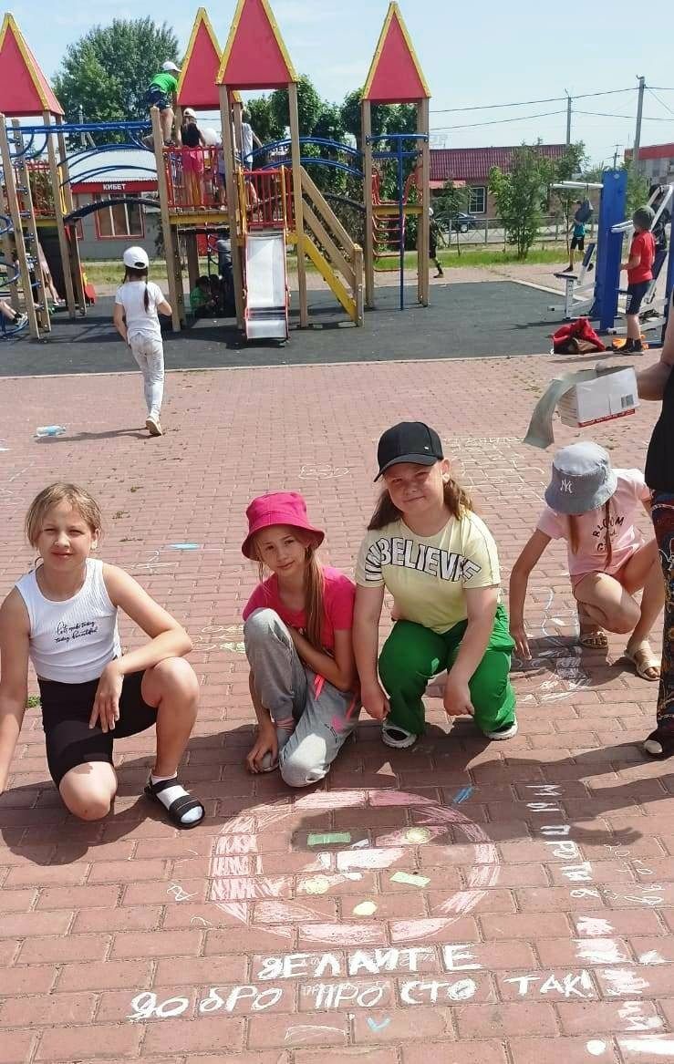 Балалар рәсемнәрендә изгелек чагыла
