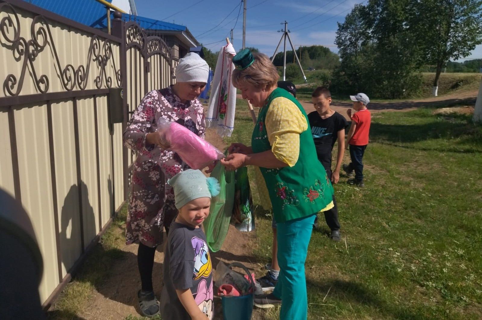 Жители Заинского района Татарстана собирают подарки к Сабантую
