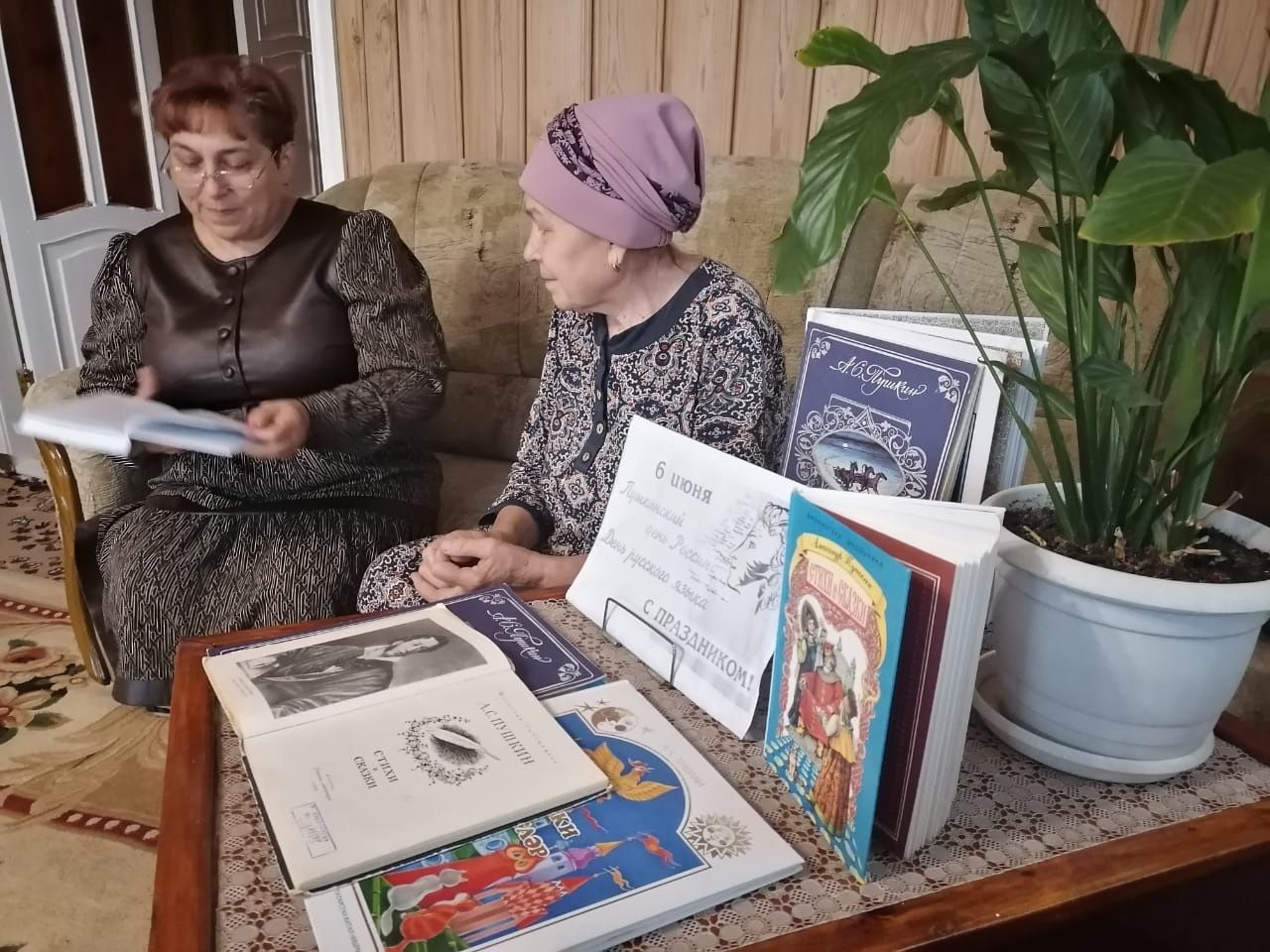 Зәйдә өйдә социаль хезмәтләр алучылар янында китапханәчеләр булды