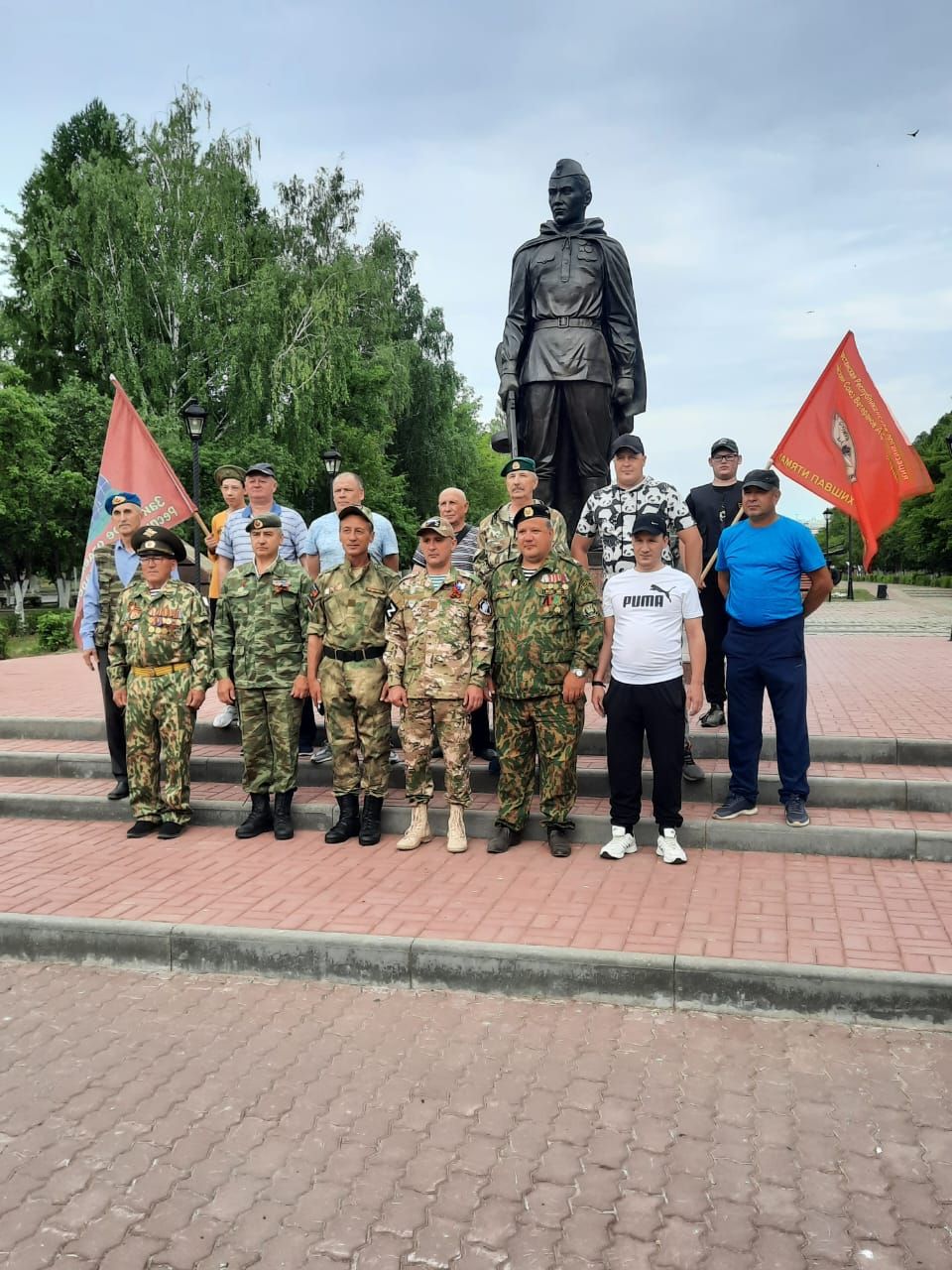 В Заинске ветераны боевых действий собрались у памятника Воину-Освободителю