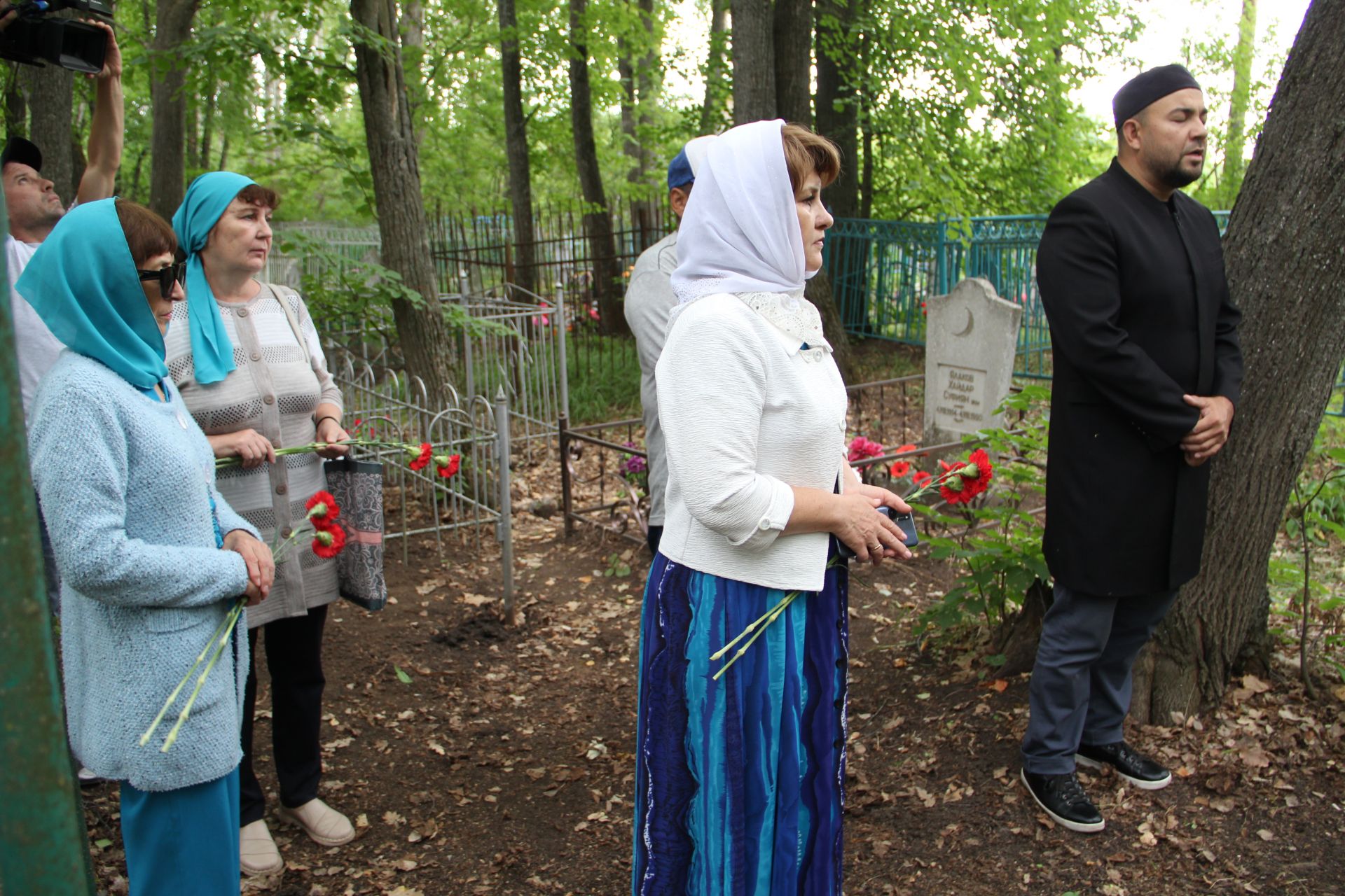 Заинцы почтили память татарского писателя Суббуха Рафикова