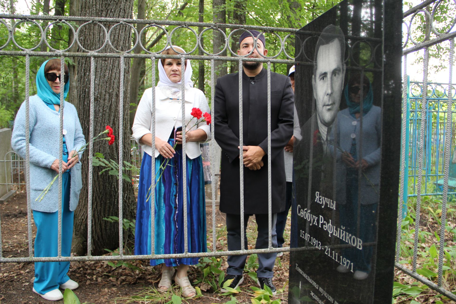 Заинцы почтили память татарского писателя Суббуха Рафикова
