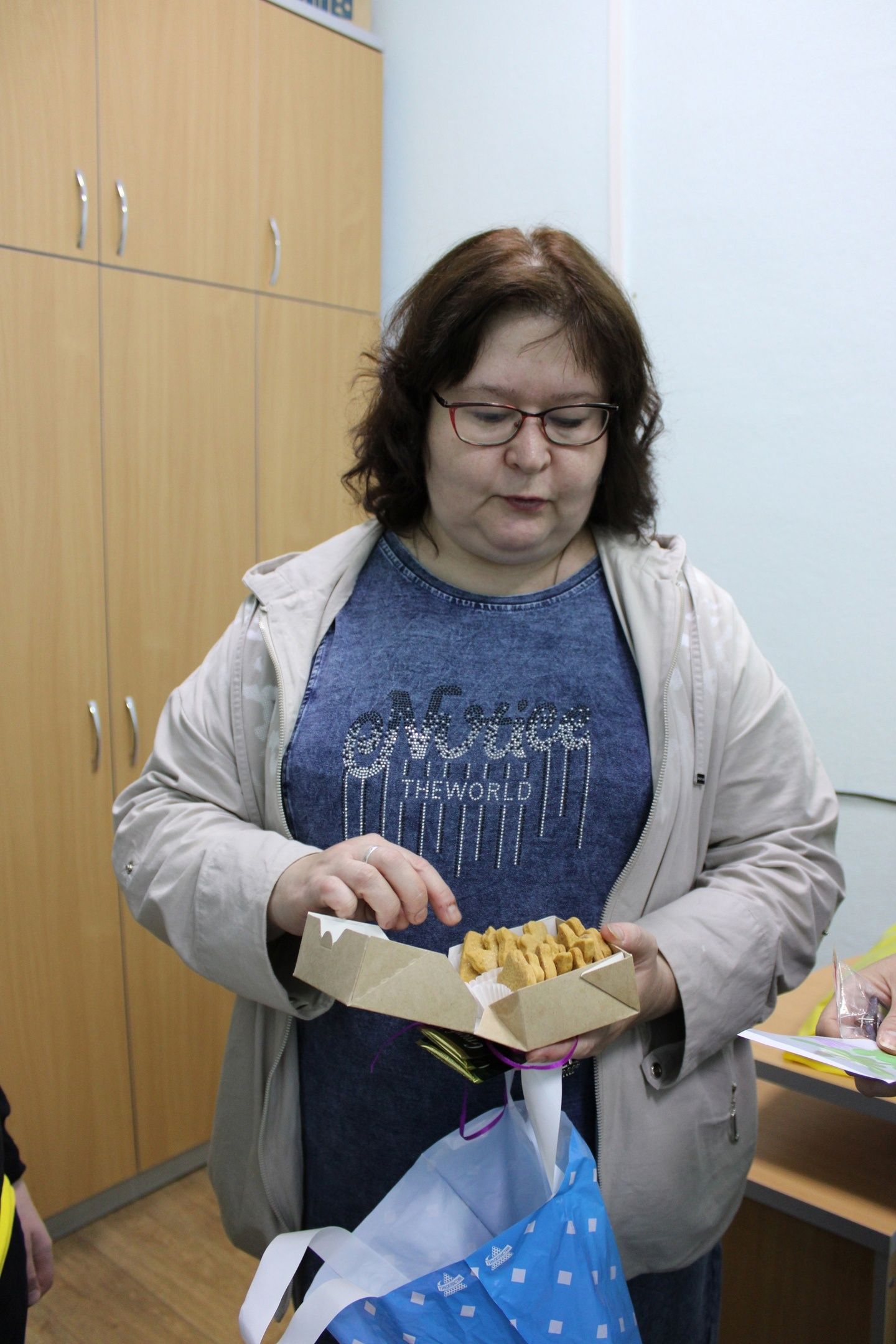 Жительница Заинска Юлия Хабибуллина печет печенье, которое исполняет желания