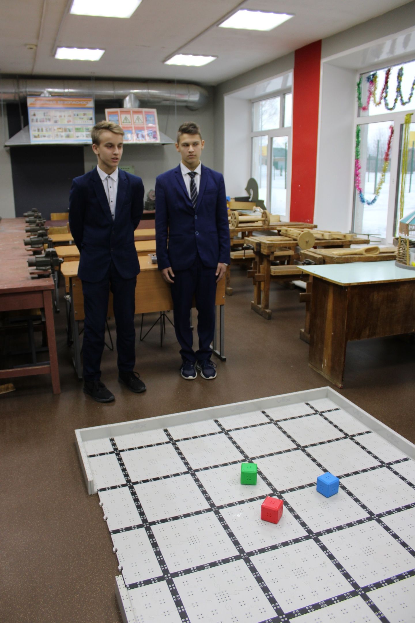 Ученики Кадыровской школы изготавливают и программируют роботов