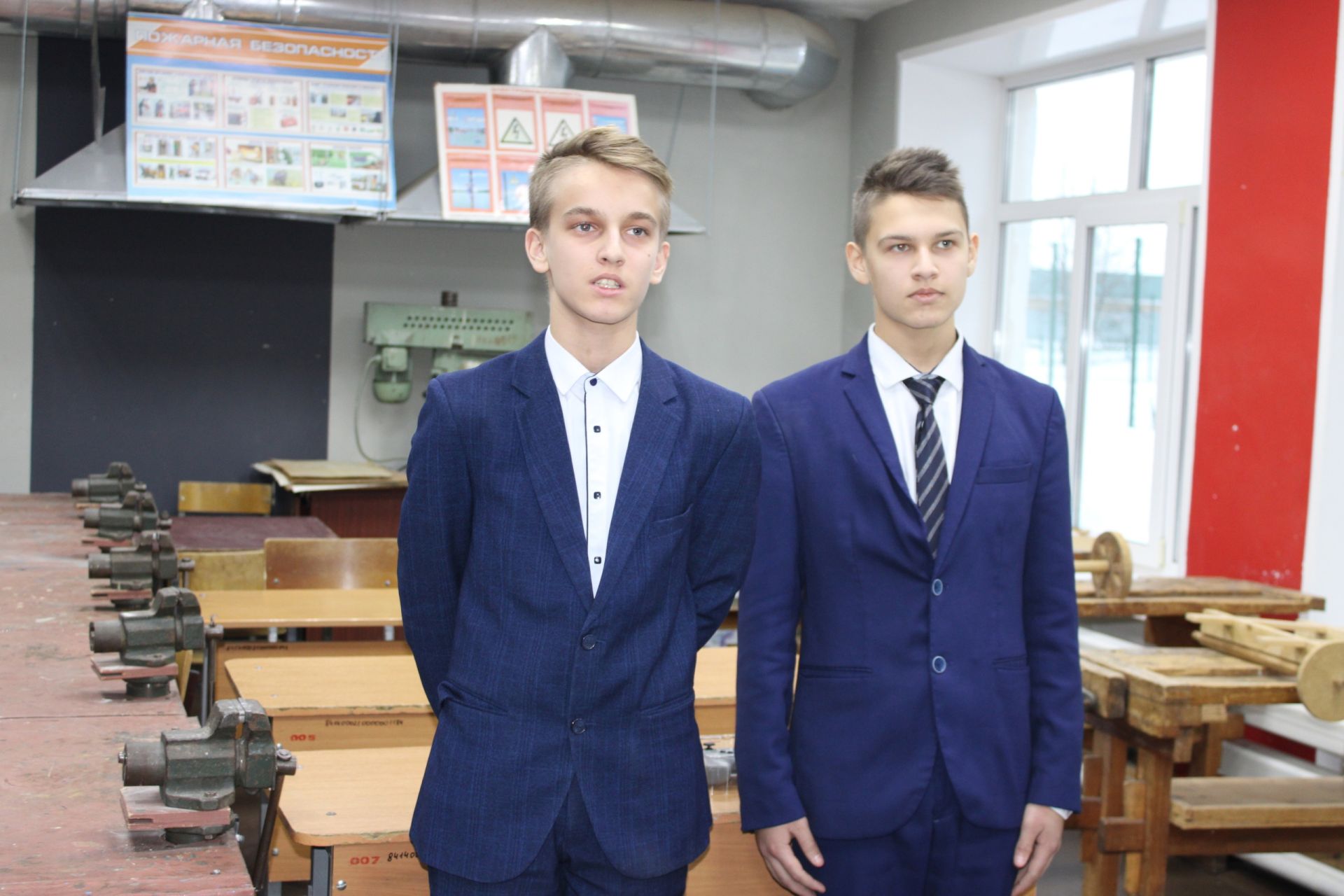 Ученики Кадыровской школы изготавливают и программируют роботов