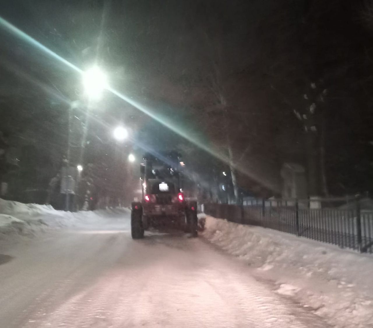 Дорожные службы Заинска активно вывозят снег на полигоны
