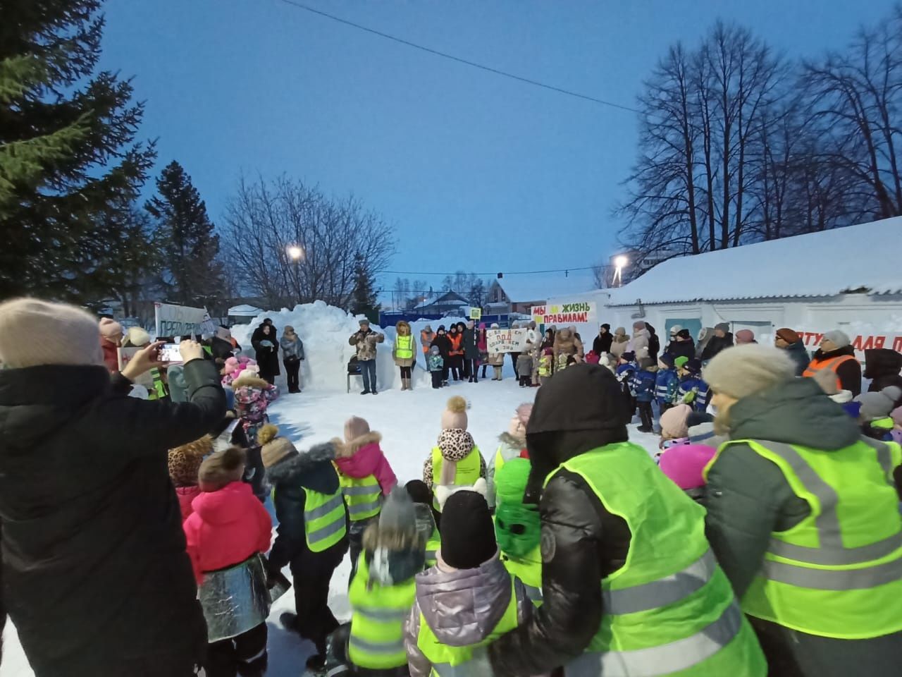 В Заинске родители привлекли внимание к детской дорожной безопасности