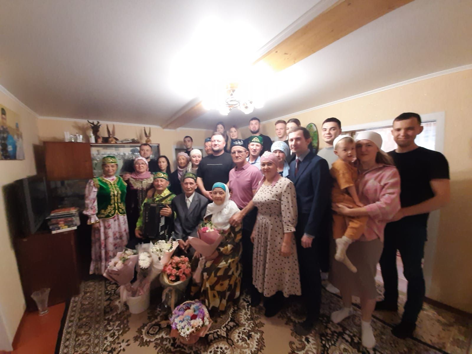Алтмыш биш ел бергә, янәшә