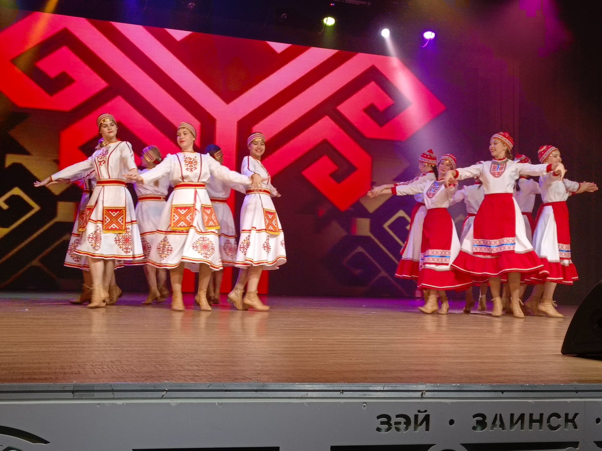 В Заинске прошел концерт «Колесо времени», посвященный Дню старшего поколения