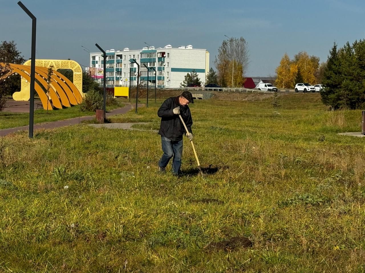 В парке Заинска посадили березы и рябины