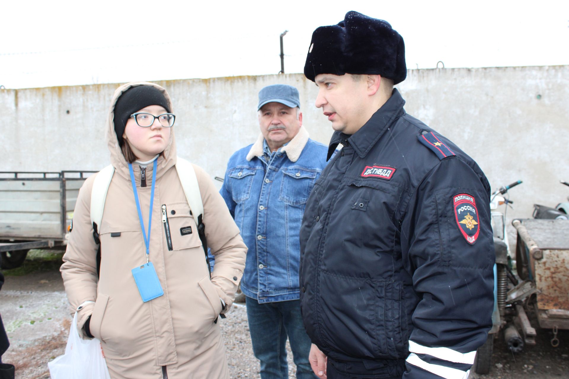 Начальник отделения Госавтоинспекции по Заинскому району показал студентам разбитые автомобили