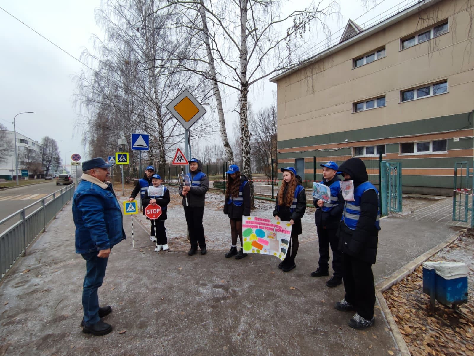 В Заинске ЮИДовцы провели акцию в память  о жертвах ДТП