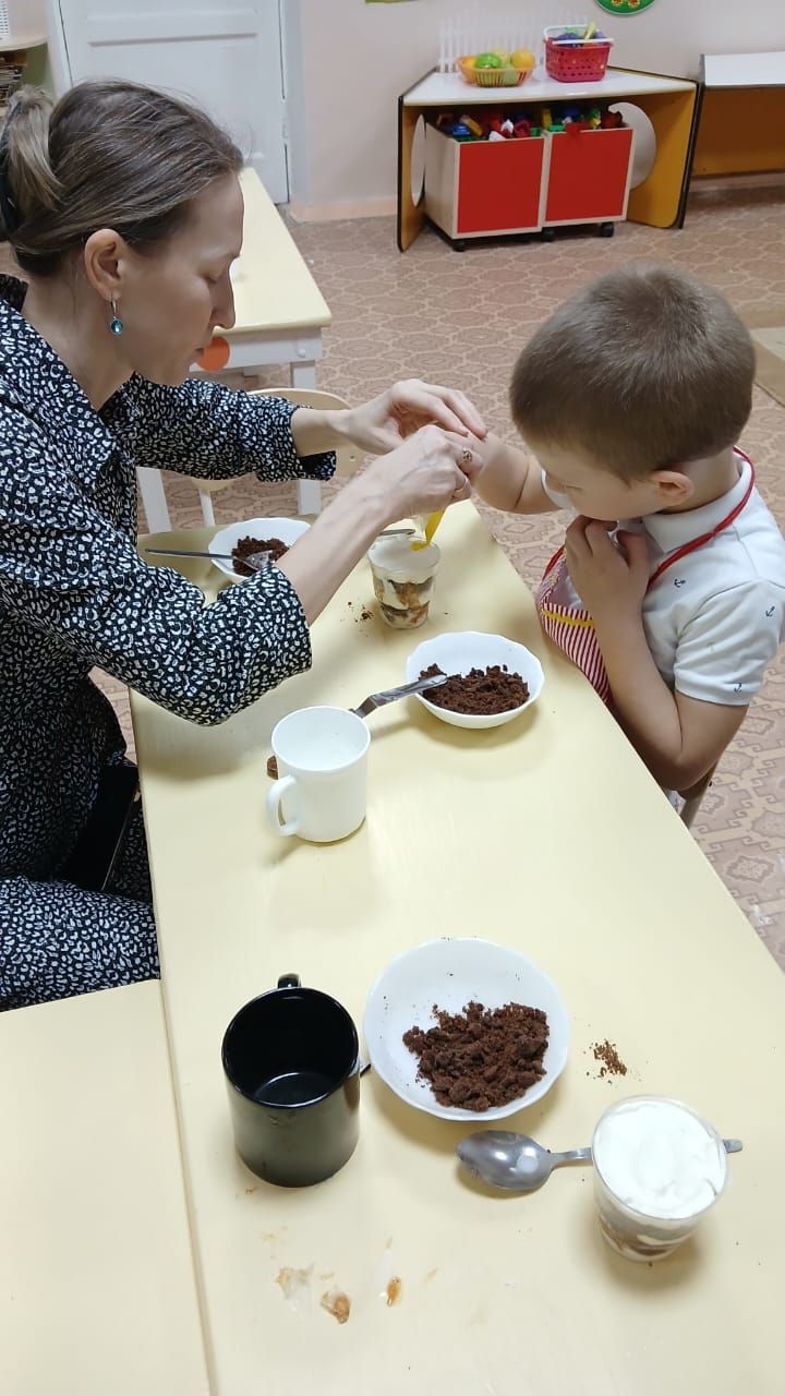 В Заинске дошколята вместе с мамами научились готовить вкусные десерты