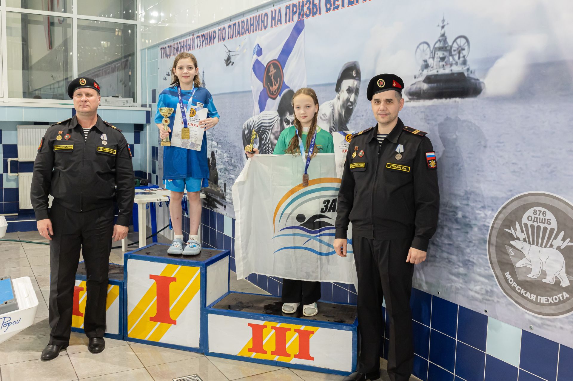 Йөзүчеләр ярышты да, патриотик дәрестә дә катнашты