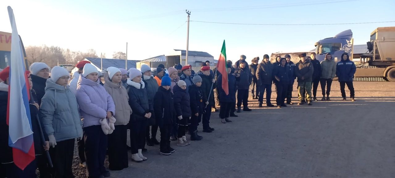 Авылдашлар җыелышып махсус хәрби операциядән ялга кайткан егетне озаттылар