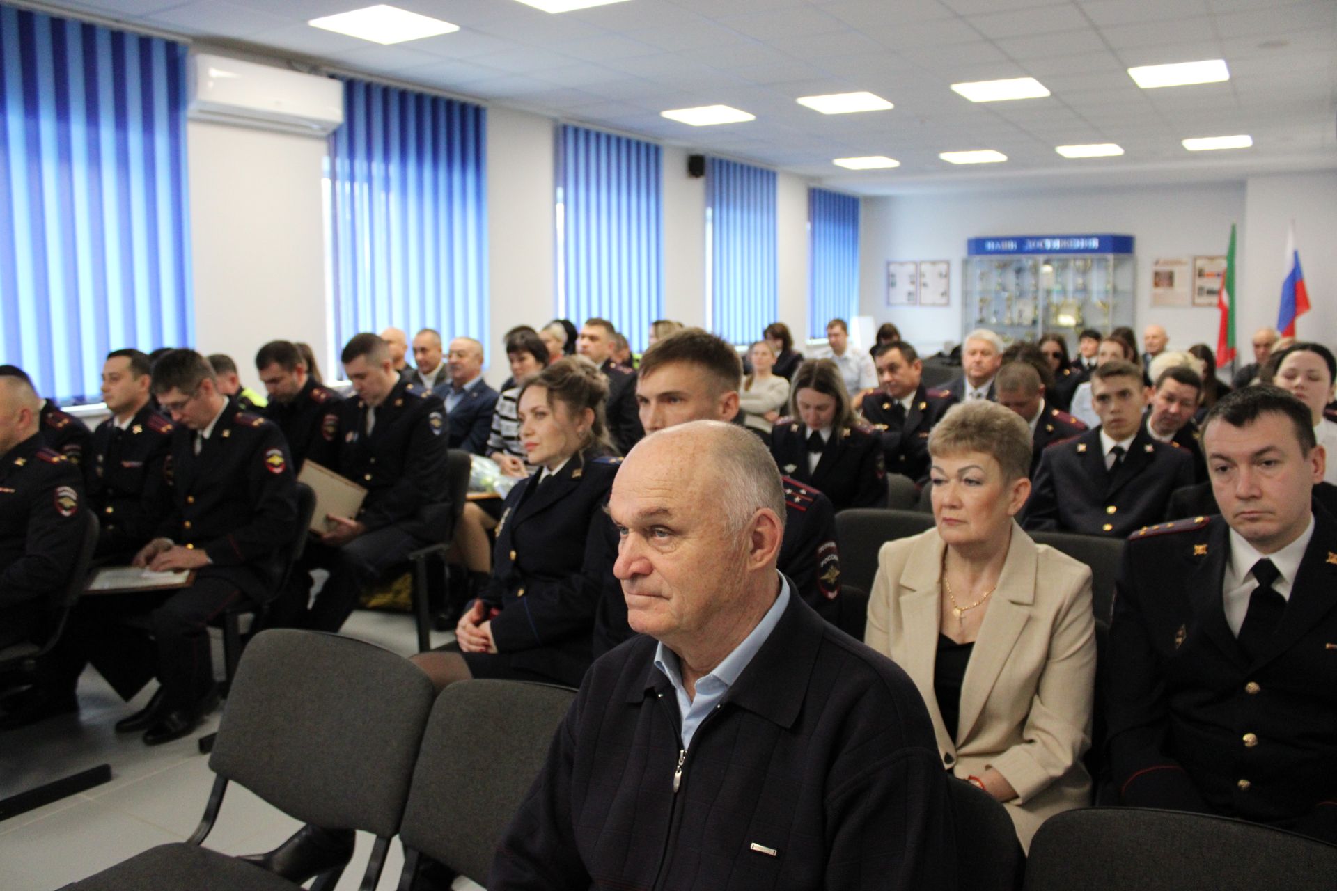 В Заинске сотрудники полиции получили награды в честь профессионального праздника