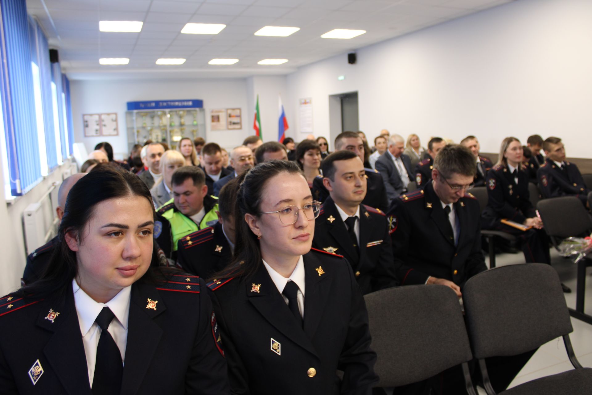 В Заинске сотрудники полиции получили награды в честь профессионального праздника