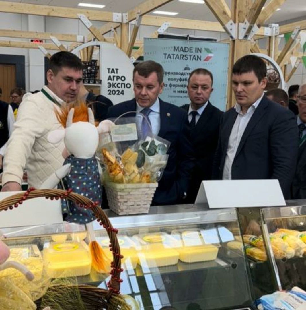 Эшмәкәр мәчеткә йөрүчеләр өчен газеталар яздырып бүләк итте