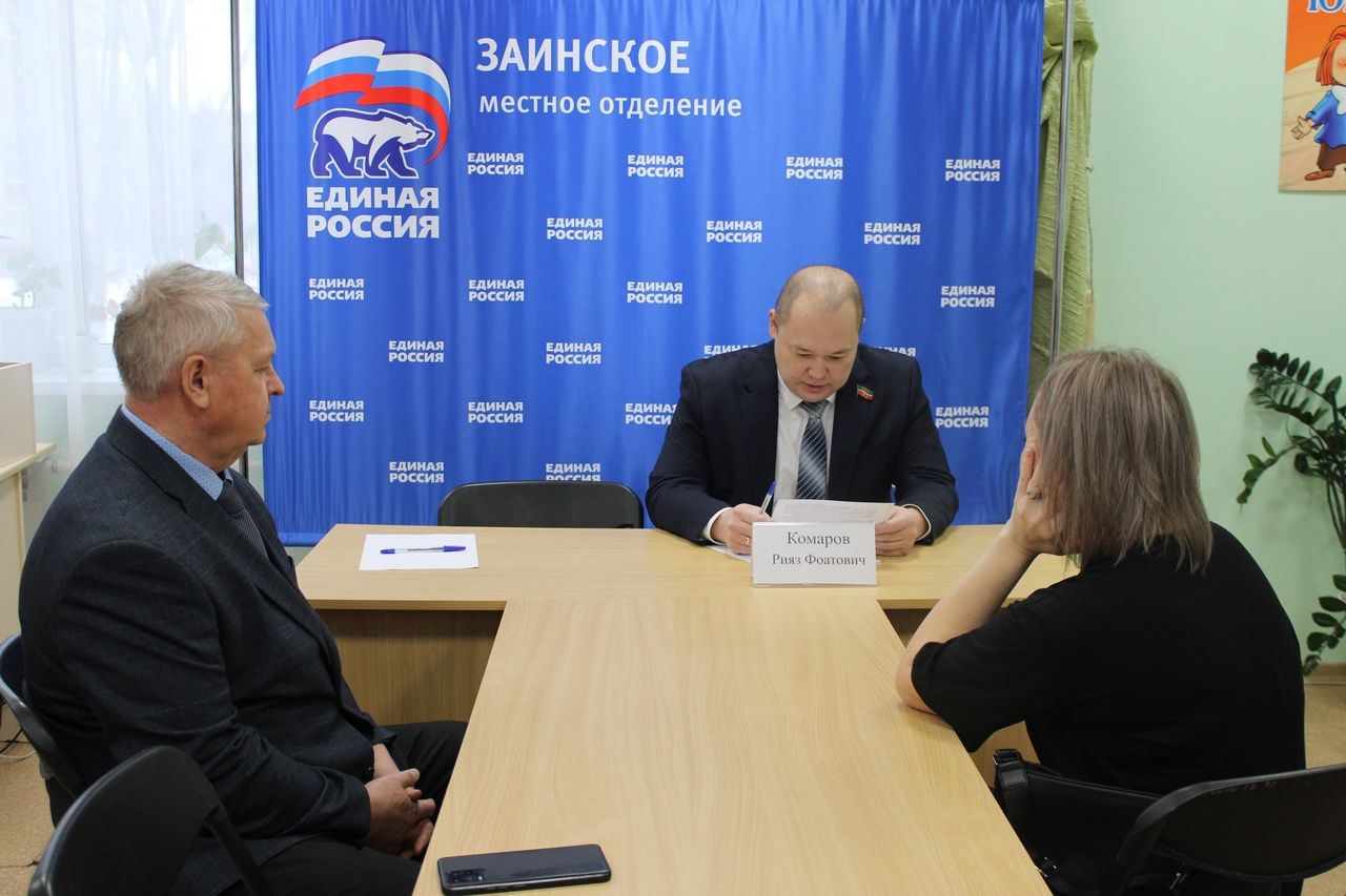 Депутат зәйлеләр сорауларын тыңлады