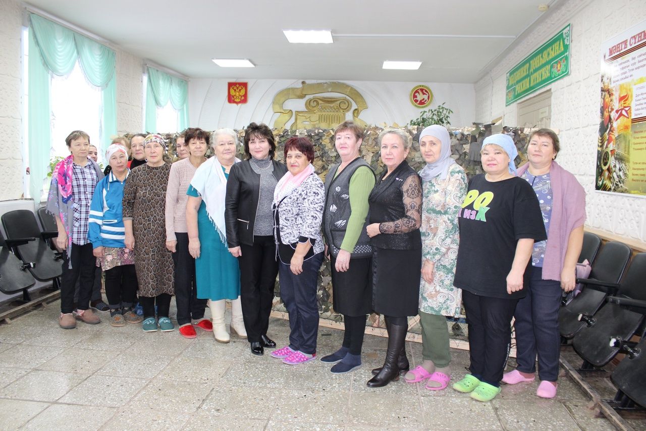Дүрт-Мунчада өч авыл халкы җыелышып маскировка челтәрләре үрәләр