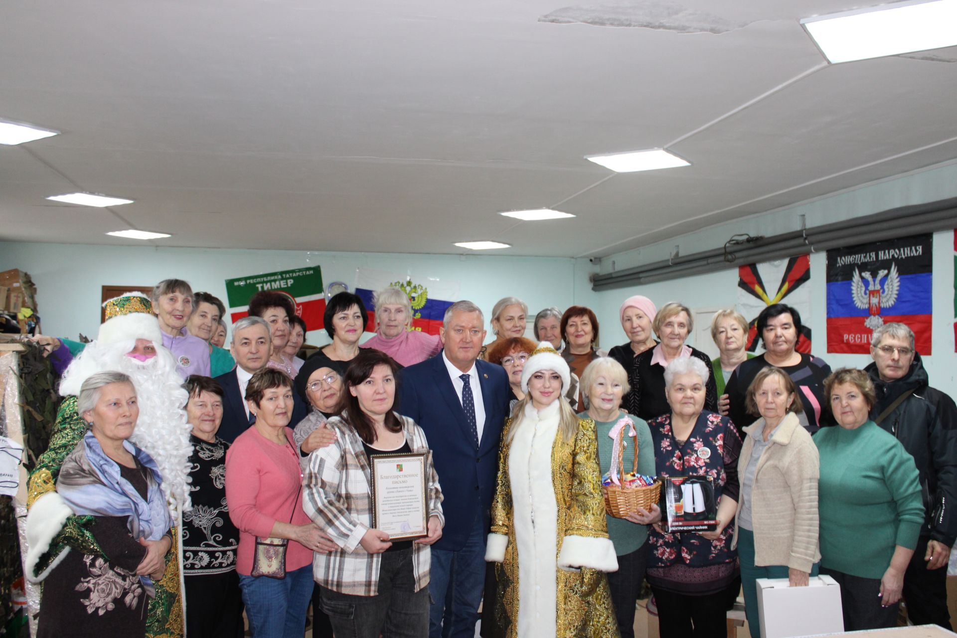 Зәй районы башлыгы «Zаинск с Vами» волонтерлар төркемен якынлашып килүче Яңа ел белән котлады