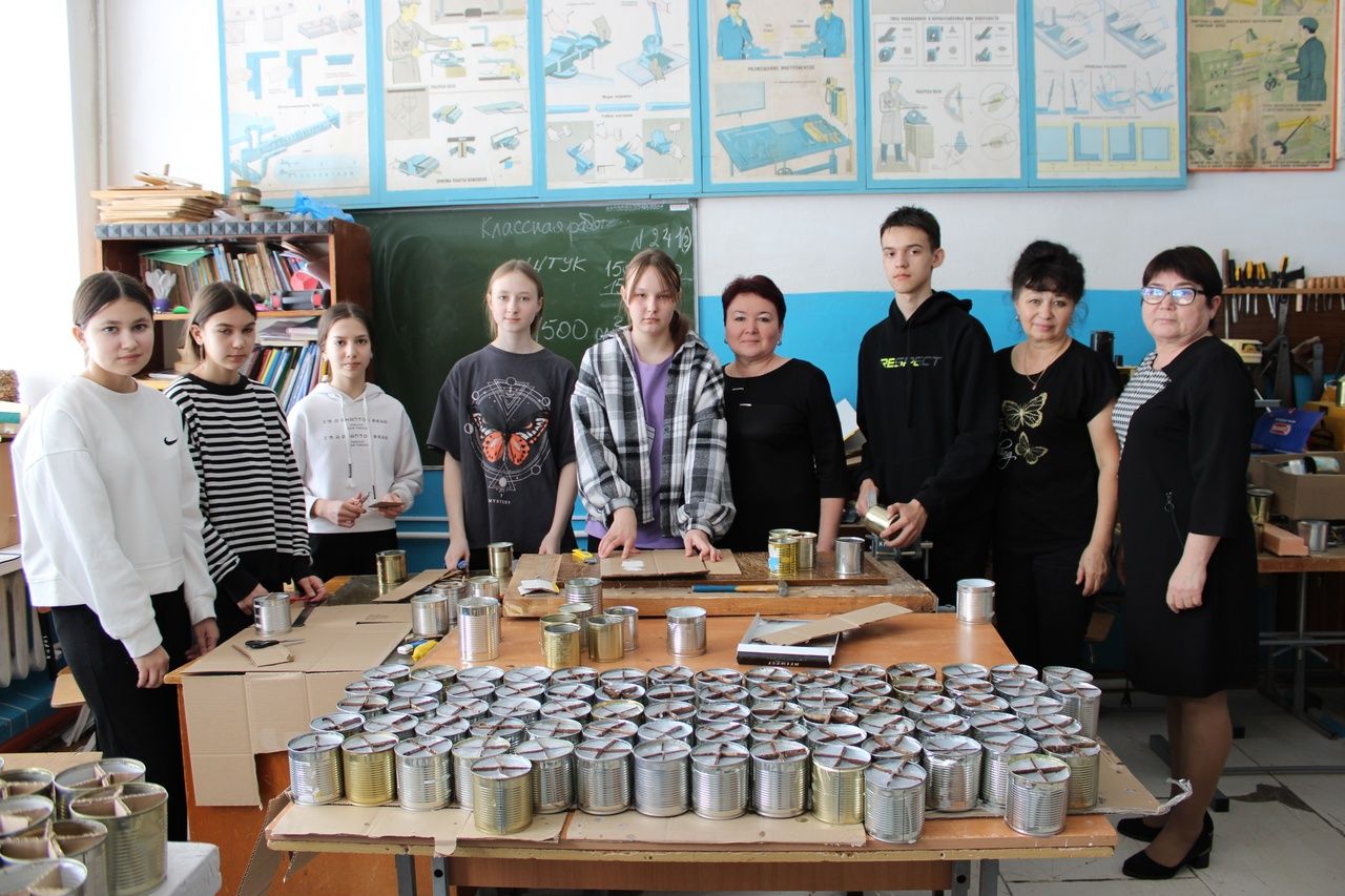 Балалардан хәрбиләргә җылылык: Түбән Биш мәктәбе укучылары окоп шәмнәре ясый