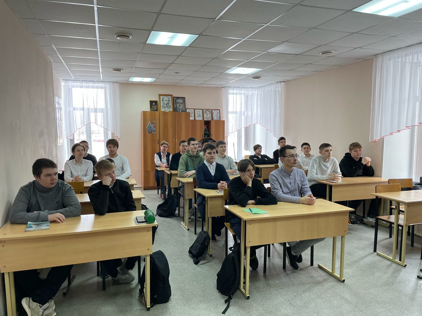 В заинском колледже прошел интерактивный урок, посвященный 10-летию воссоединения Крыма с Россией