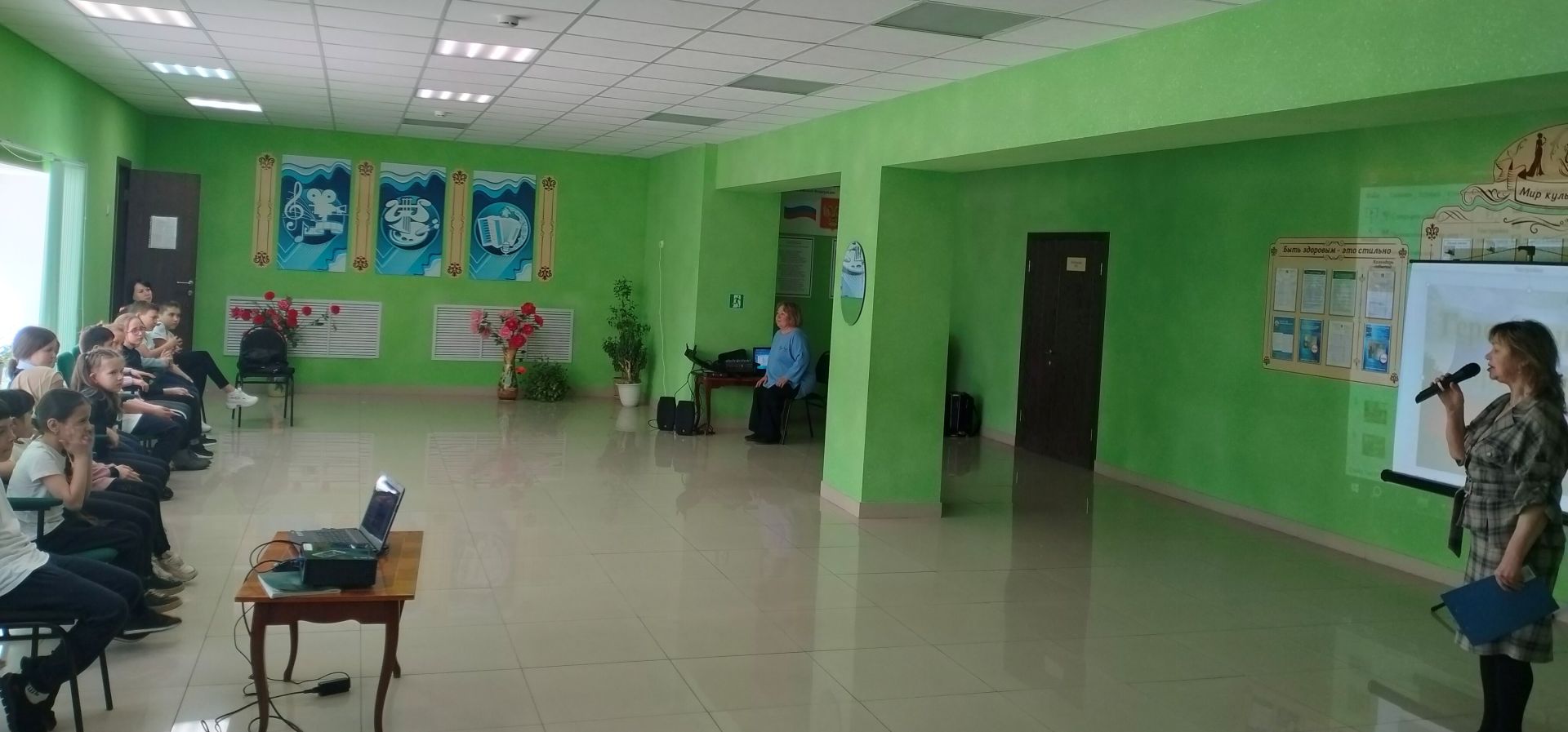 В память о геноциде советского народа в школе Заинска прошел урок мужества