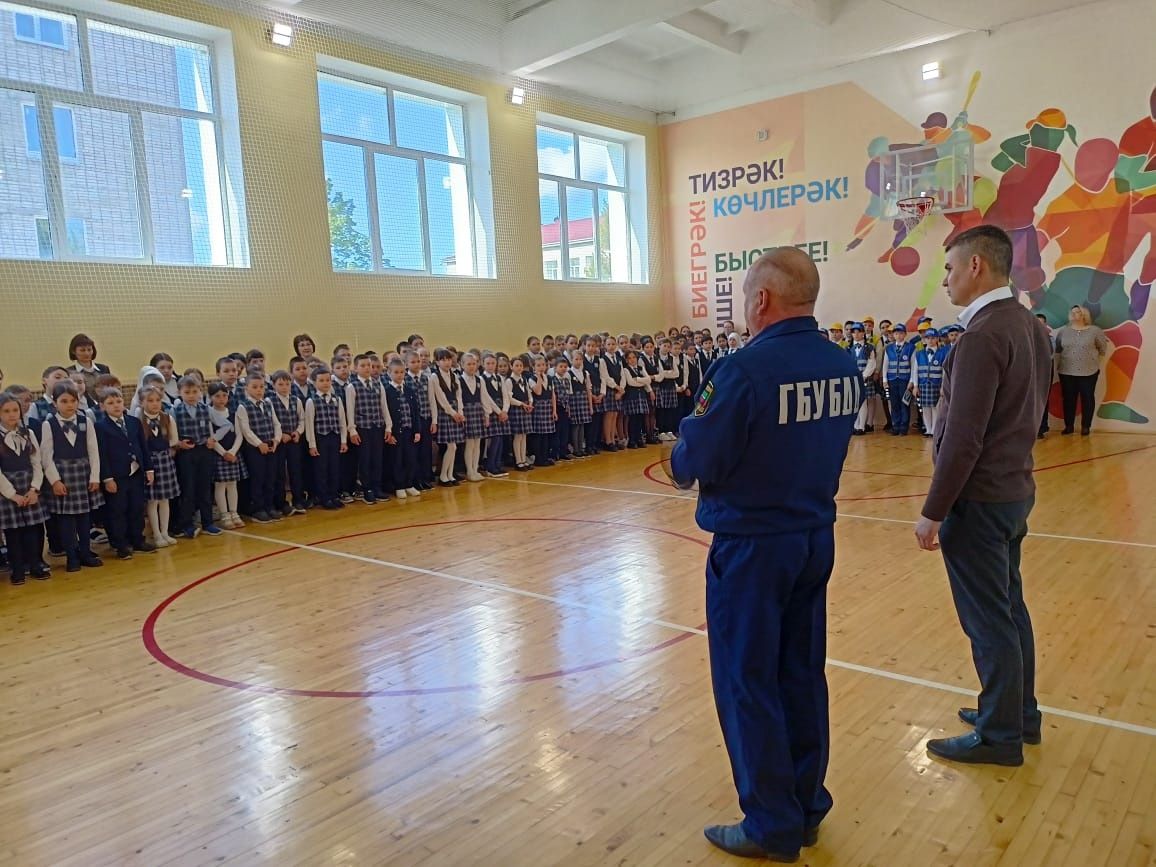 В Заинской татарской гимназии выступила агитбригада ЮИД
