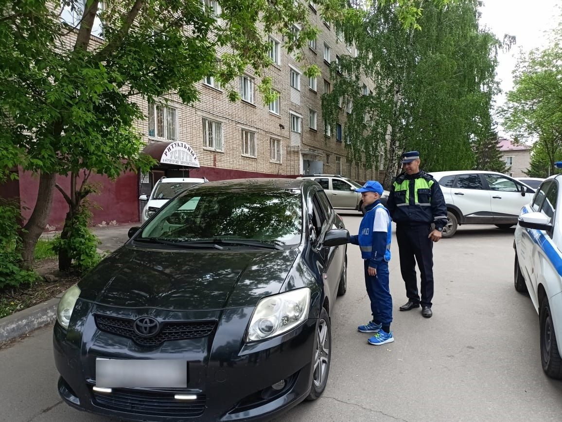 Школьники призвали водителей к внимательности на дорогах