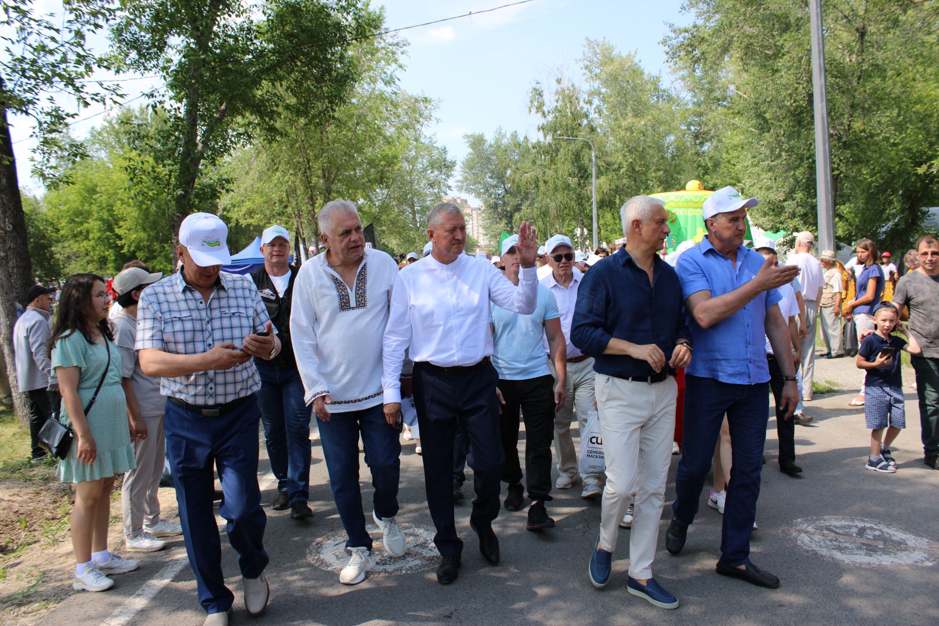 Зәйлеләр Магнитогорск Сабантуен күркәм әзерләнгән мәйданчык, чыгышлар белән бизәде