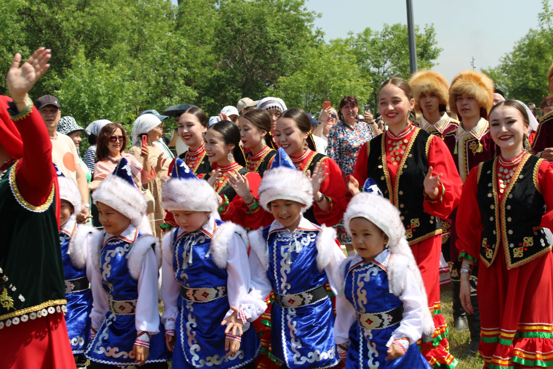 Зәйлеләр Магнитогорск Сабантуен күркәм әзерләнгән мәйданчык, чыгышлар белән бизәде