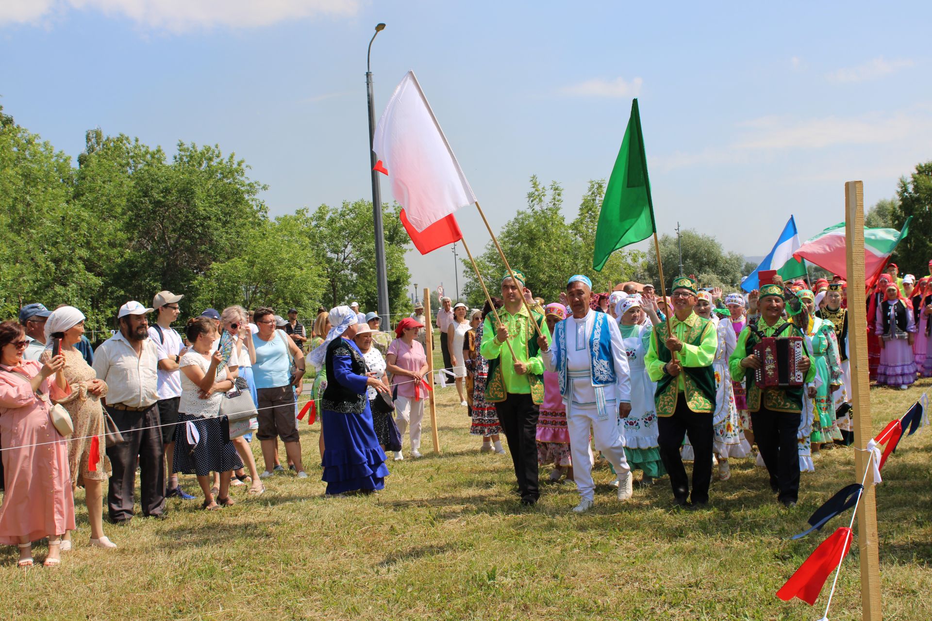 Зәйлеләр Магнитогорск Сабантуен күркәм әзерләнгән мәйданчык, чыгышлар белән бизәде