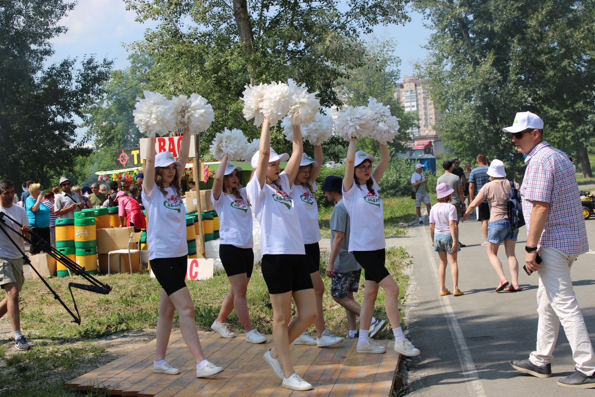 Зәйлеләр Магнитогорск Сабантуен күркәм әзерләнгән мәйданчык, чыгышлар белән бизәде