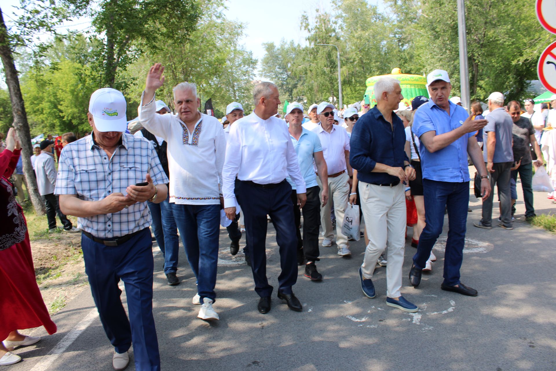 Зәйлеләр Магнитогорск Сабантуен күркәм әзерләнгән мәйданчык, чыгышлар белән бизәде