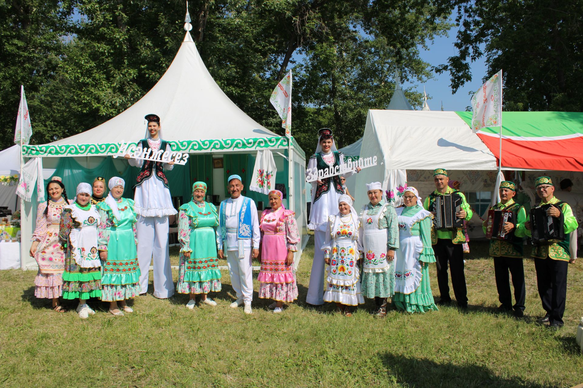 Зәйлеләр Магнитогорск Сабантуен күркәм әзерләнгән мәйданчык, чыгышлар белән бизәде