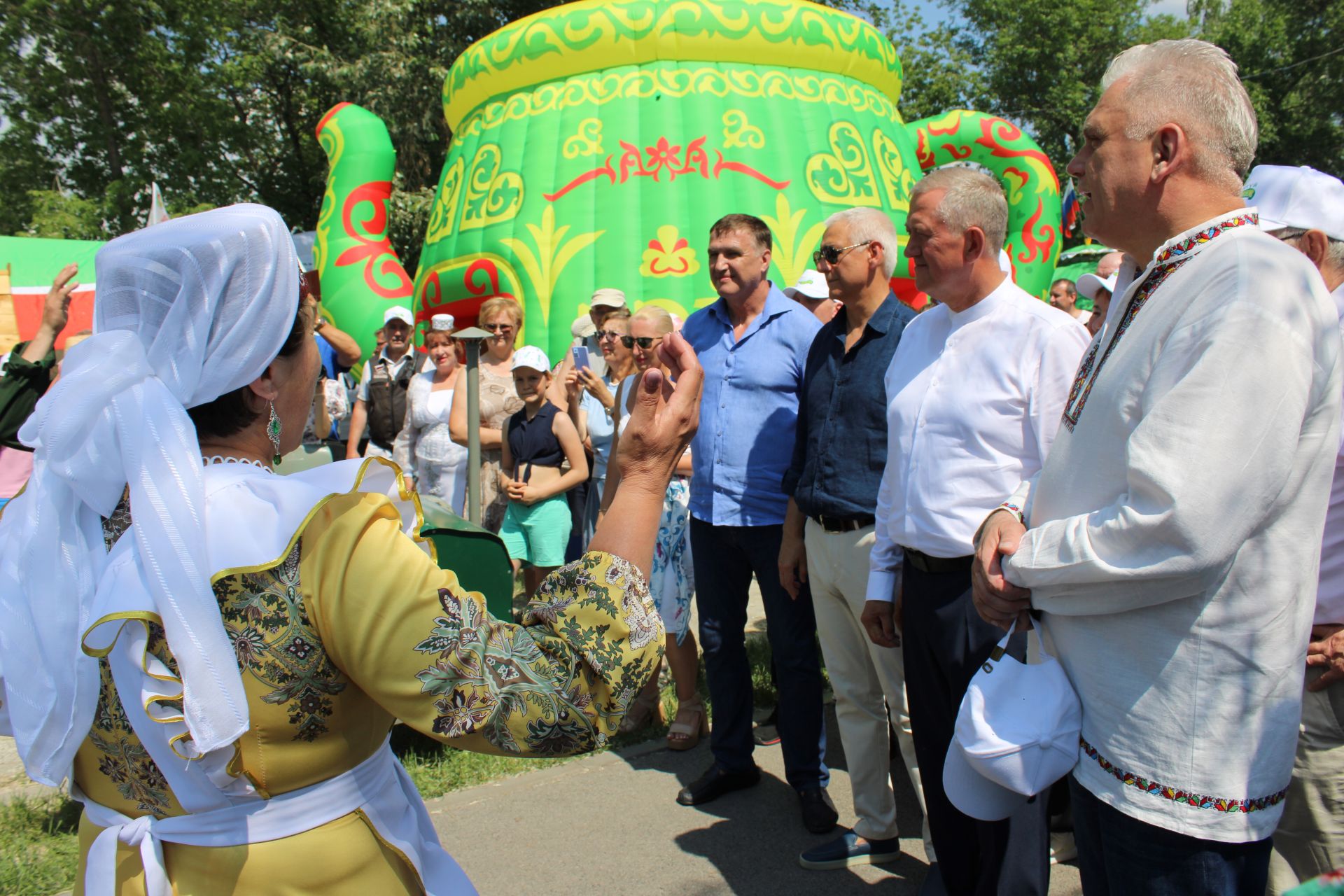 Зәйлеләр Магнитогорск Сабантуен күркәм әзерләнгән мәйданчык, чыгышлар белән бизәде