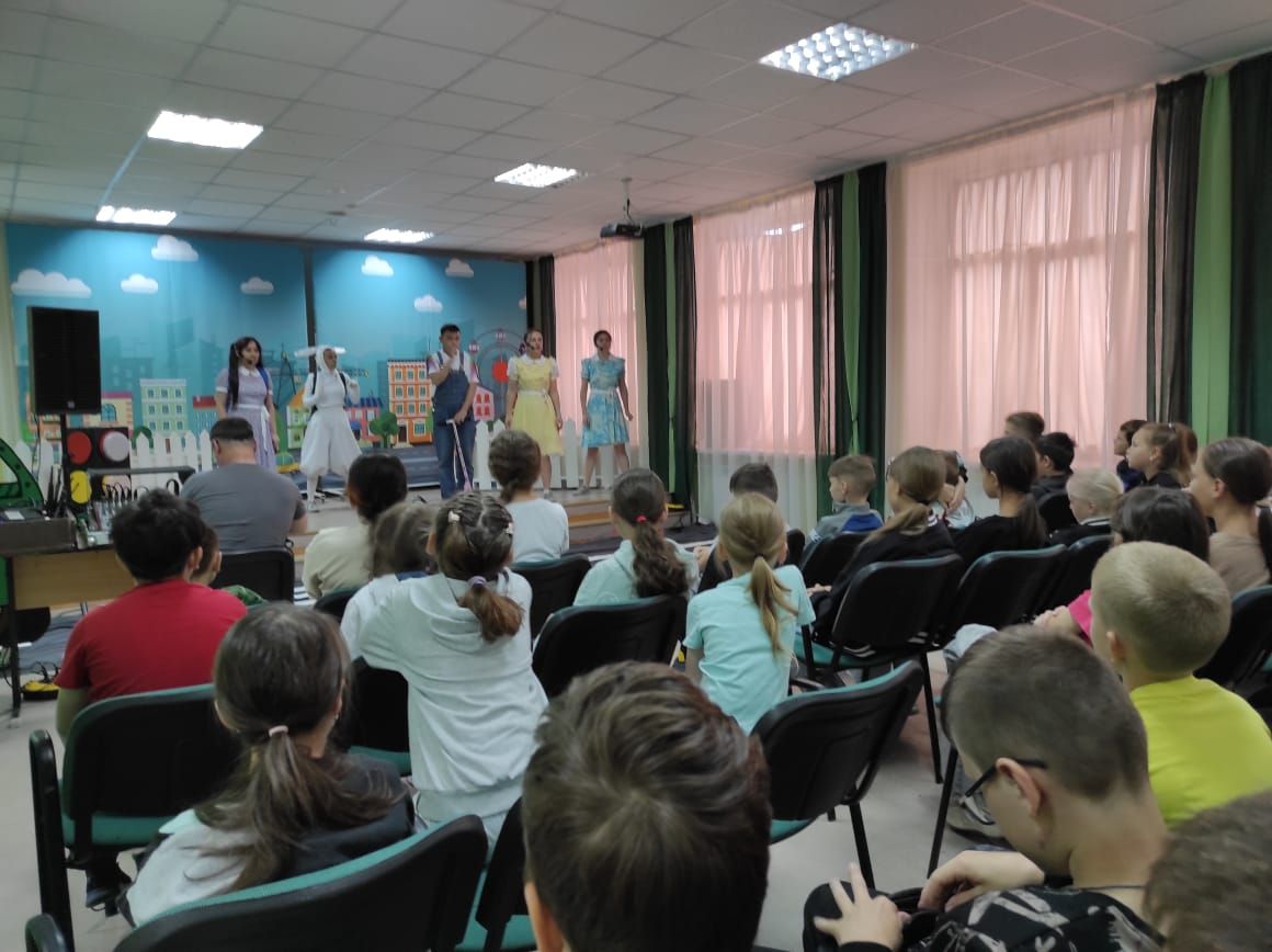 Артисты Альметьевского драмтеатра показали спектакль в Заинске