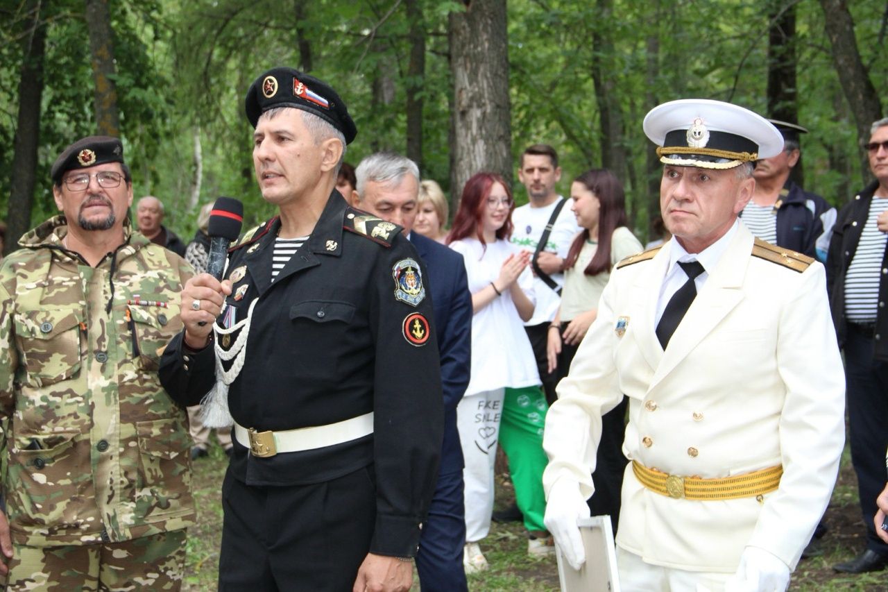 В Заинске открыли памятник морякам всех поколений