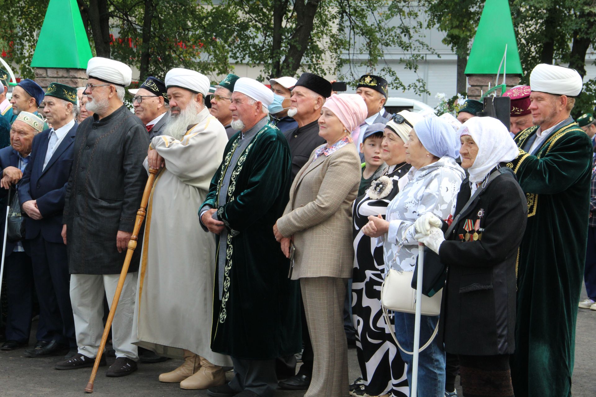 Автомобиль и сертификат на 300 тысяч рублей вручили на юбилей главной мечети Заинска