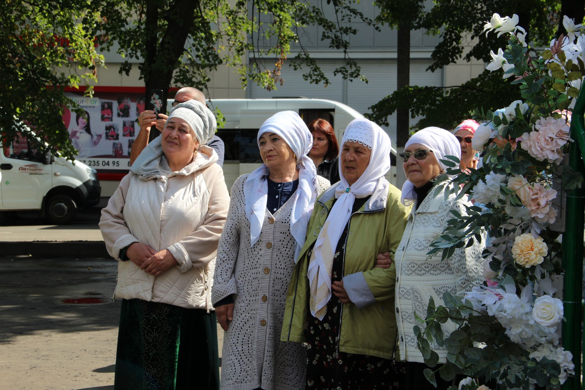 Автомобиль и сертификат на 300 тысяч рублей вручили на юбилей главной мечети Заинска