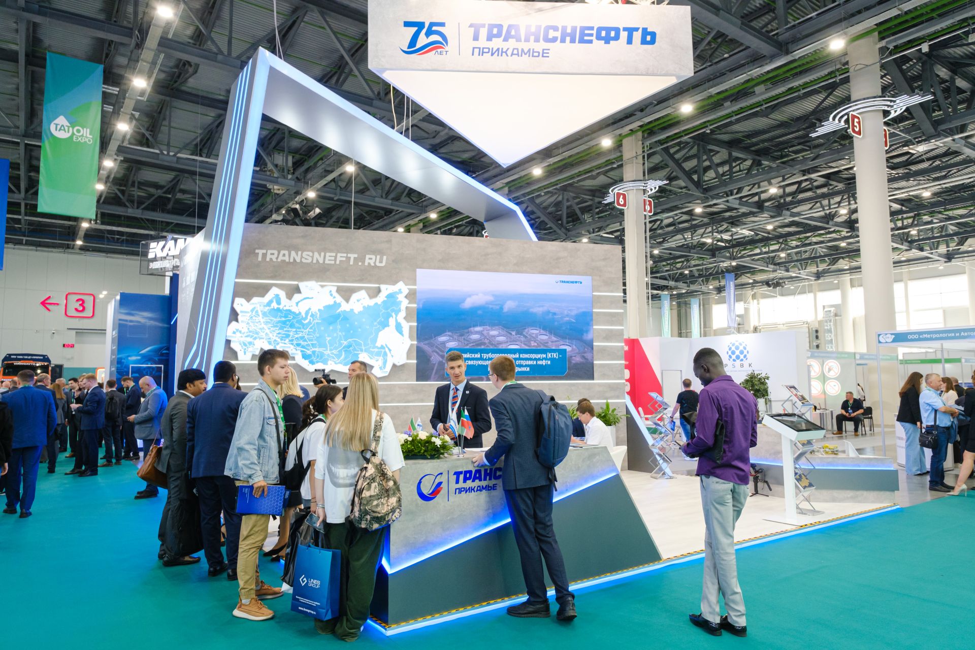 Стенд ПАО «Транснефть» на выставке «TatOilExpo-2024» осмотрел Рустам Минниханов